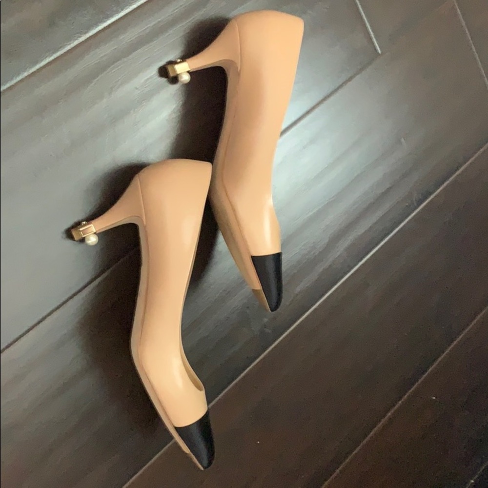 Authentic Chanel leather pearl NEW heels size 38 - Picture 15 of 16